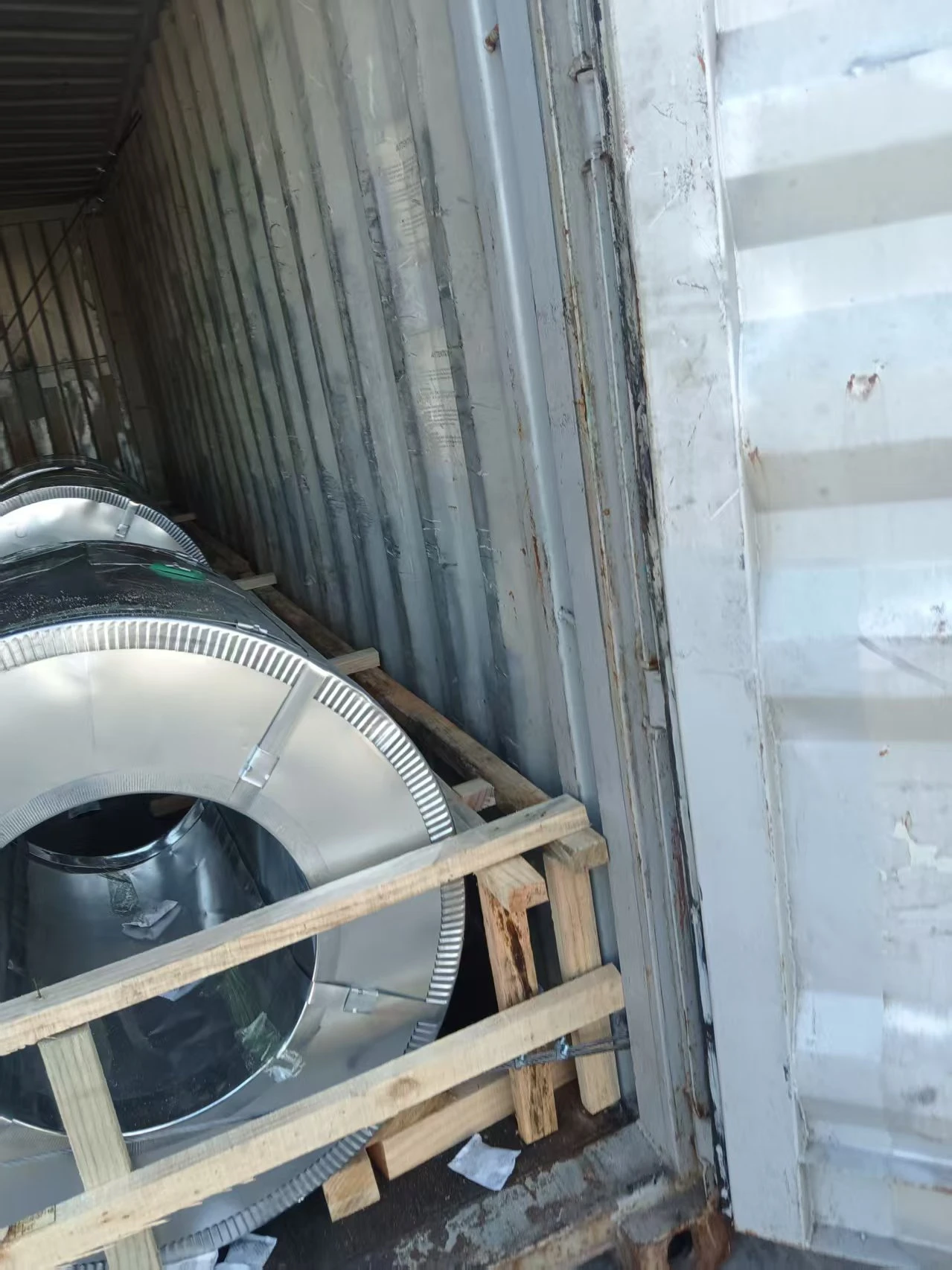 Packaging and shipment of galvanized steel coils Packaging and shipment of galvanized steel coils