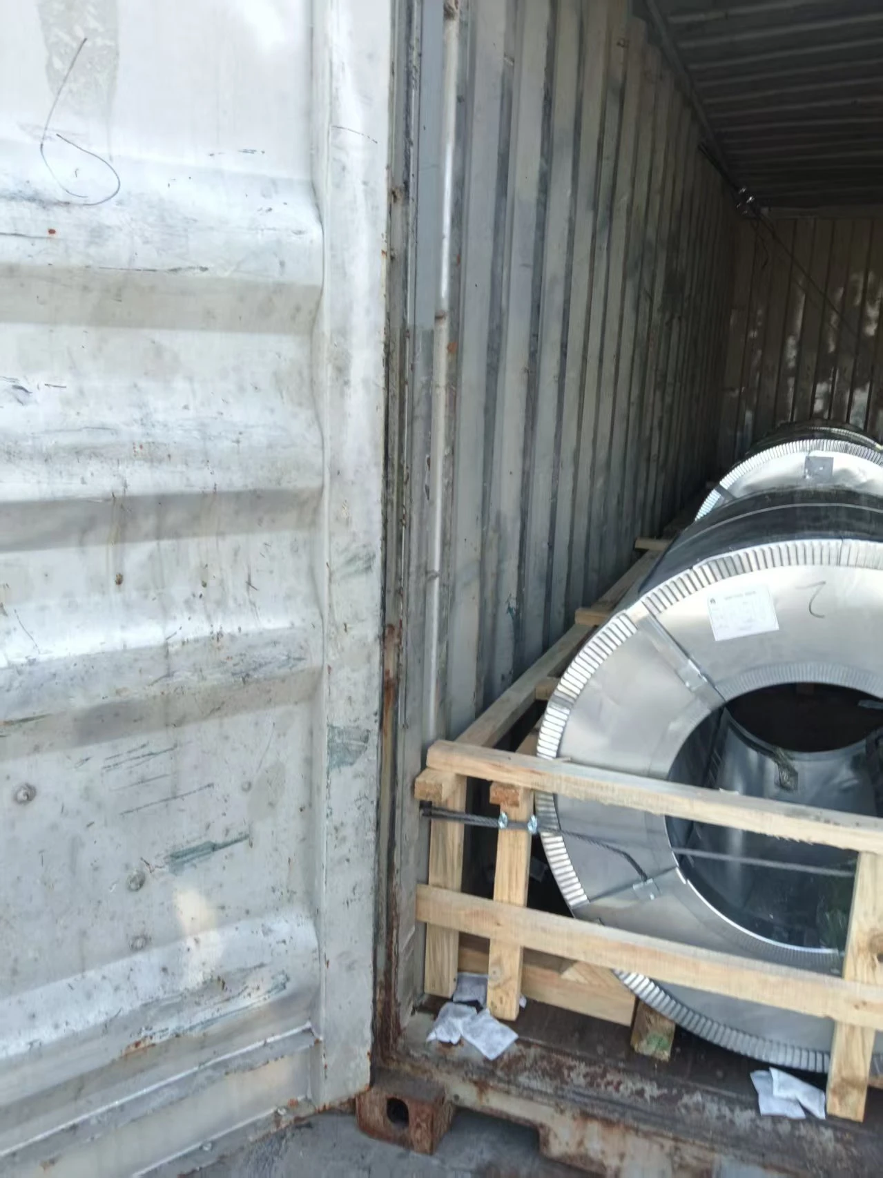 Packaging and shipment of galvanized steel coils Packaging and shipment of galvanized steel coils